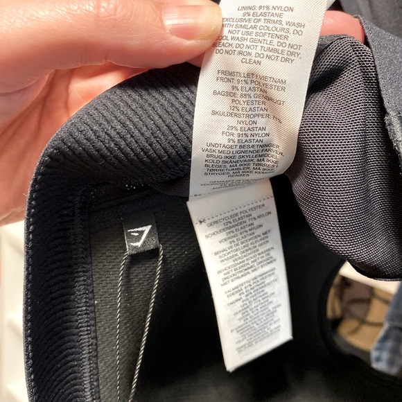 Women’s Black GymShark Sports Bra Size M. - Picture 4 of 11